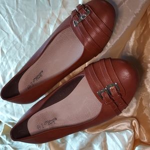 Nature's Own brown leather flat shoe, women's size US 11EEE, UK Size 9EEE